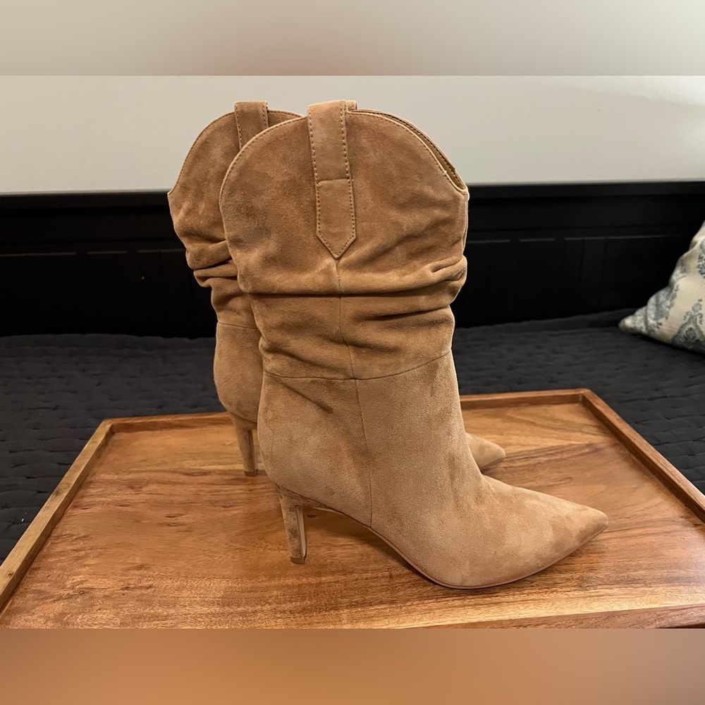 New never worn Nine West suede boots size 6.5